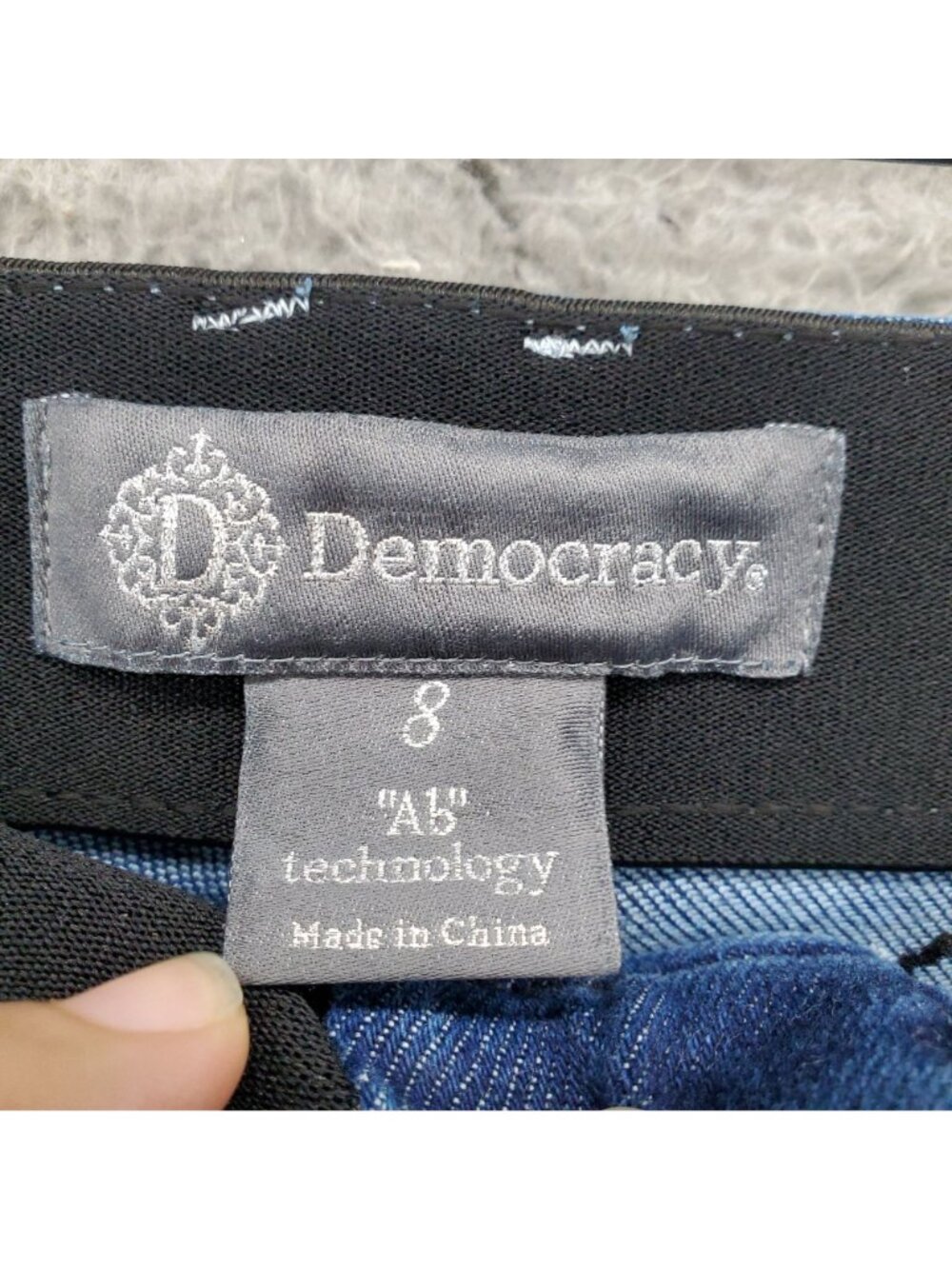 Democracy Jeans Womens 8 Blue Ab Technology Stretchy Frayed Hem Cropped Denim - Picture 2 of 12